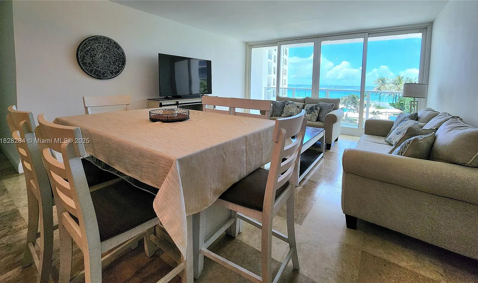 Alexander Towers Condo — Photo 4