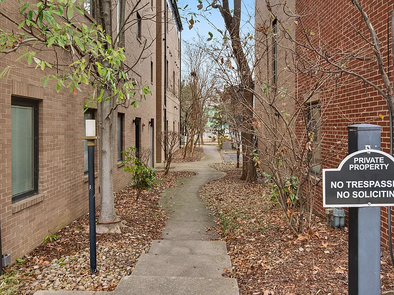 334 Van Buren St — Photo 34