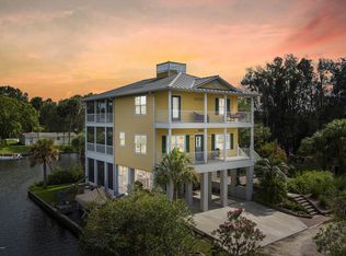 3220 Gulf Dr, Spring Hill, FL 34607