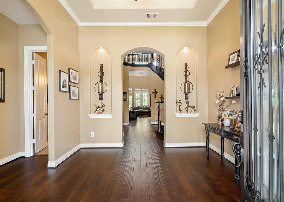1st image of 437 Holly Forest Dr