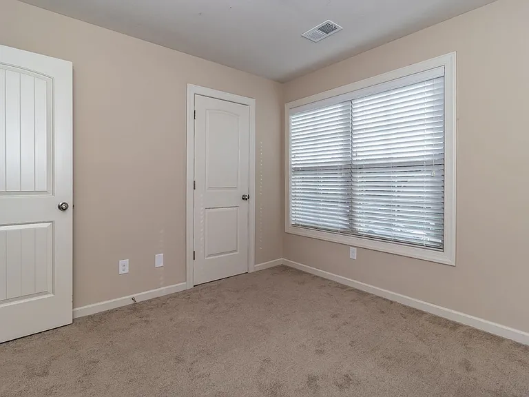 906 Erika Ln — Photo 14