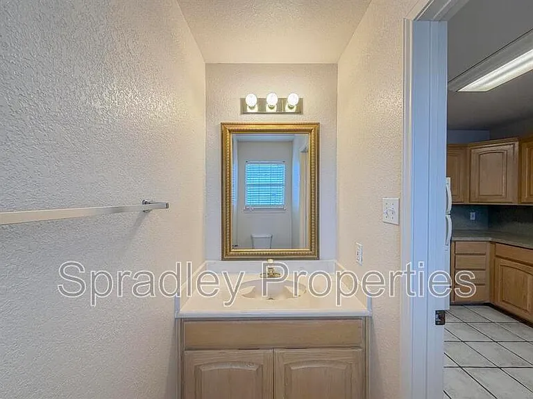 2024 S 55th St — Photo 7
