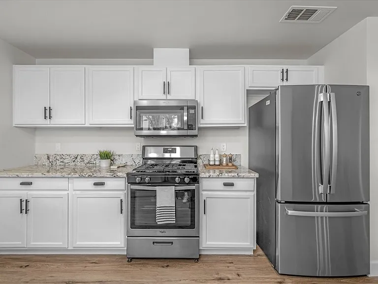 842 W Pine Ave — Photo 11