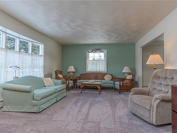 4th image of 44 Sanford Dr