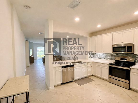 5th image of 2555 Vine Ave