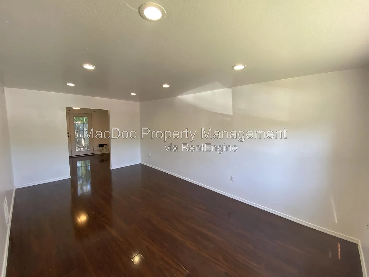 3 bed, 2.5 bath, 1293 sqft, $1,795 — Photo 3