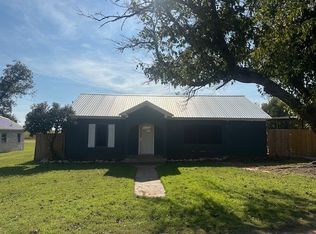105 W China St, Seymour, TX 76380