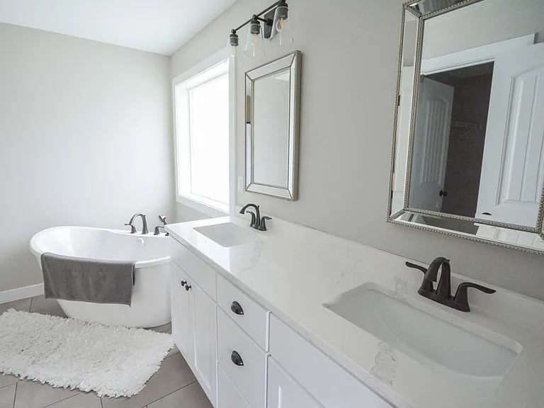 3548 Bridgeview Dr SE — Photo 12