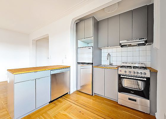 5th image of 200 Haven Ave APT 2H