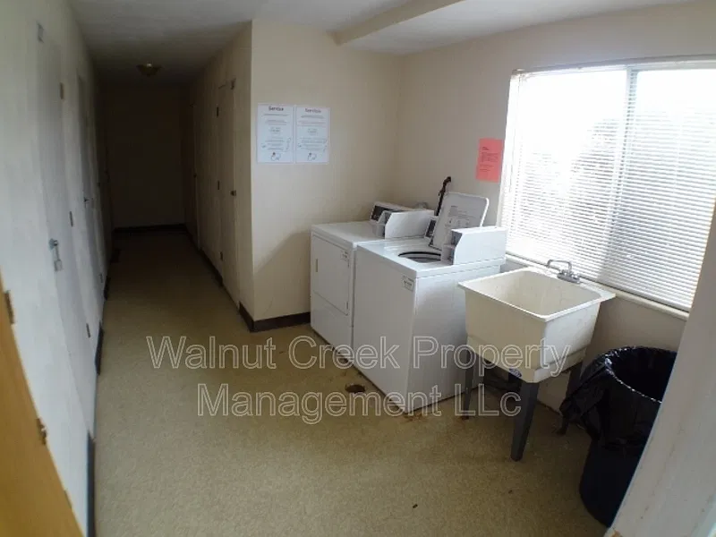 2 bed, 1.0 bath, 878 sqft, $950 — Photo 2