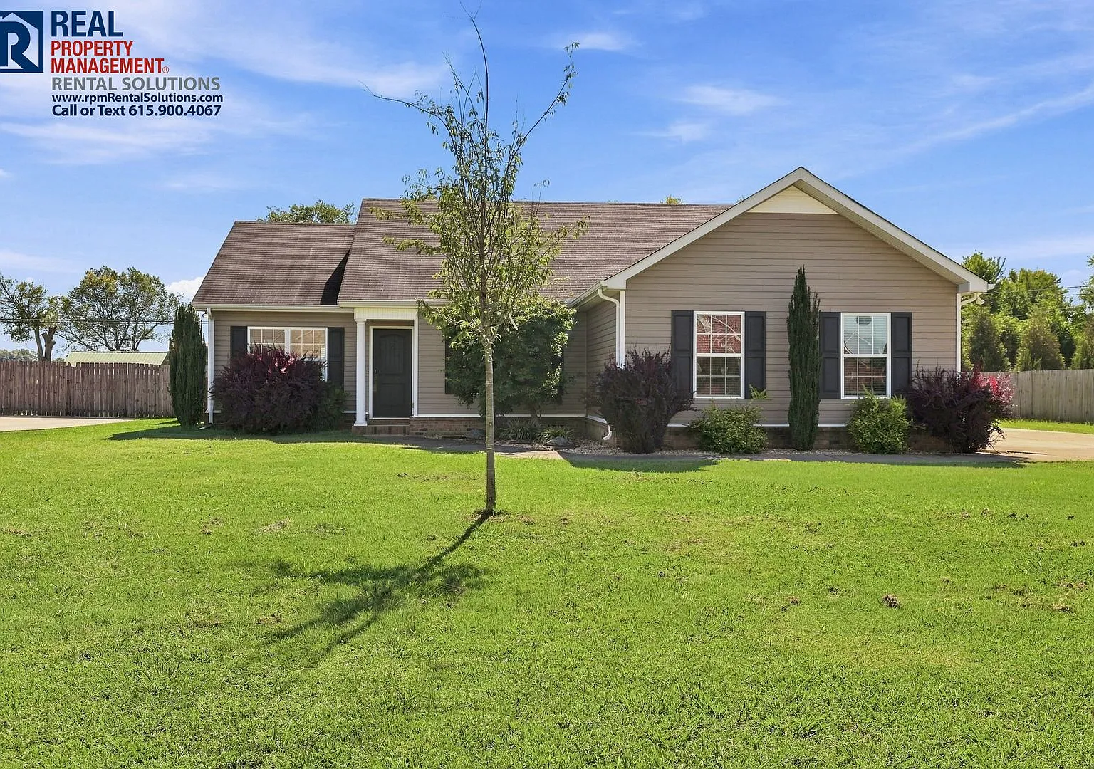 Beautiful 3bd 2 ba ranch style home with 2 car attached garage and a detached shop! — Photo 1