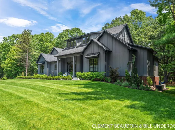 3341 Gaslight Ln, Saugatuck, MI 49453