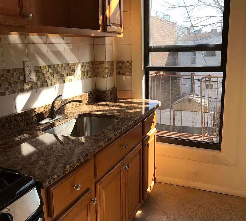 1st image of 46 Pulaski St Floor 2