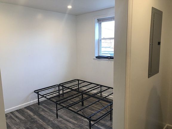 3rd image of 3279 46th St