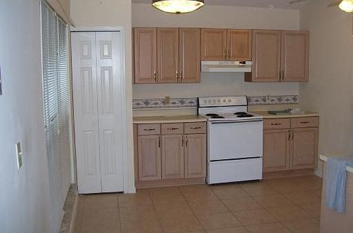3rd image of 1073 Covington St