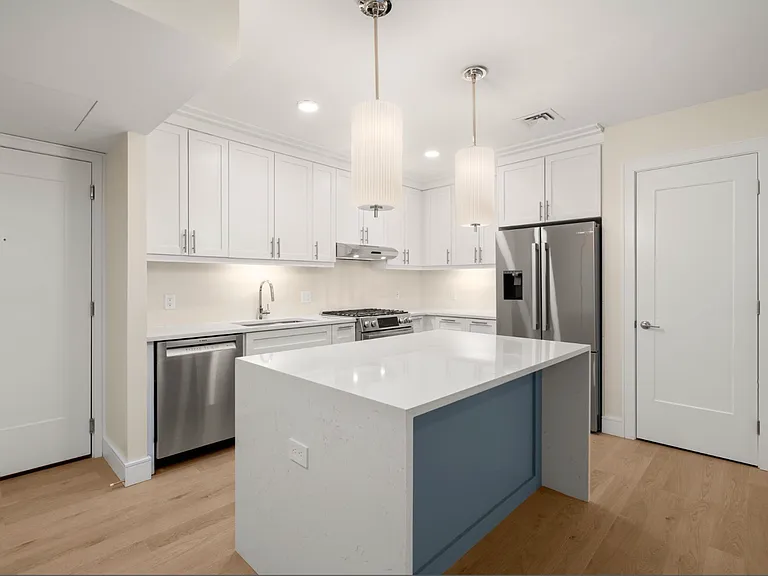 301 Border St #402 — Photo 4