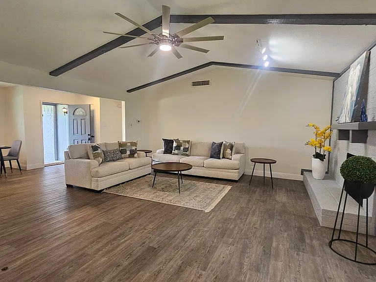 1619 Glenhill Ln — Photo 18