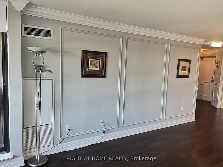 7440 Bathurst St #1102 — Photo 9
