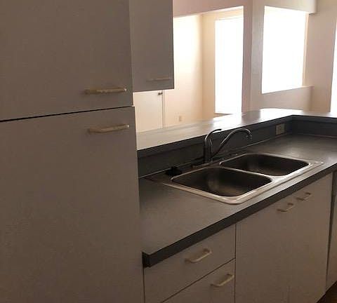 5th image of 1606 Columbia Arms Cir Unit 121