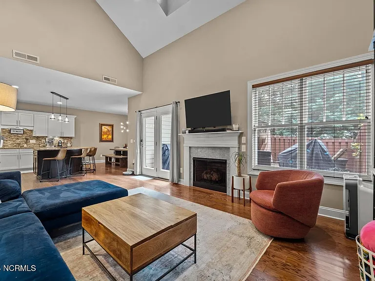177 Pinebranch Ct — Photo 6