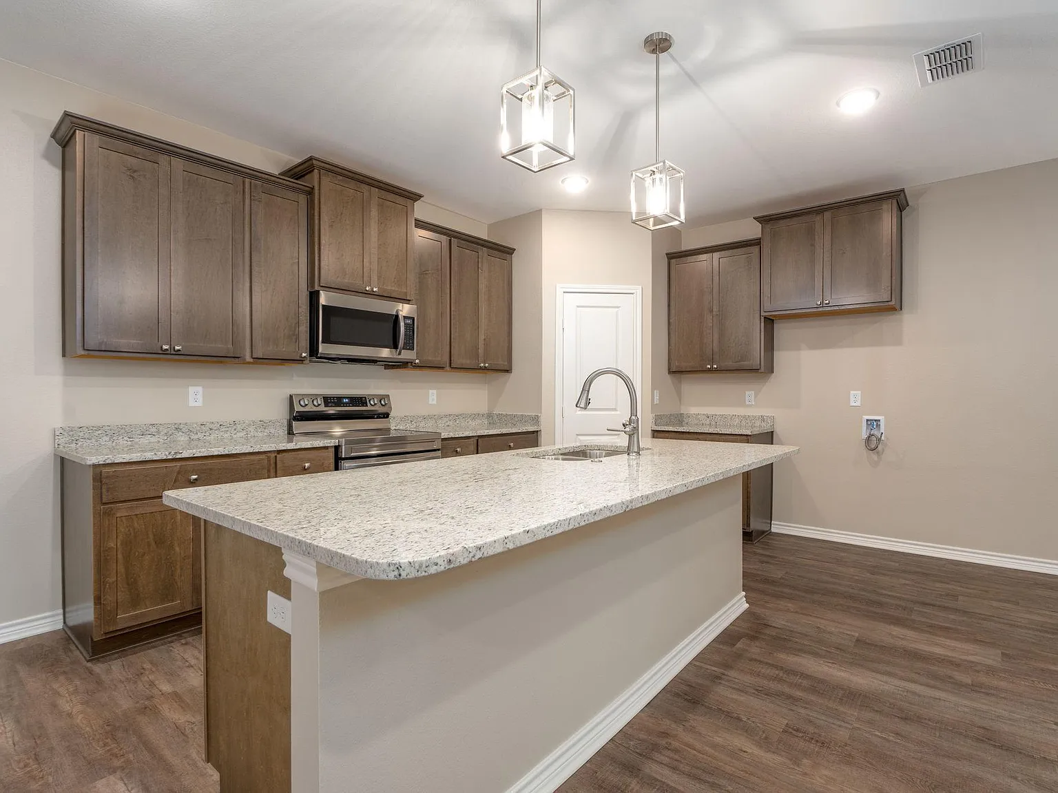 3 bed, 1610 sqft, $2,150 — Photo 2