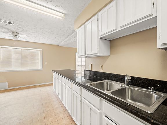 5th image of 13610 Pecan Oak Dr