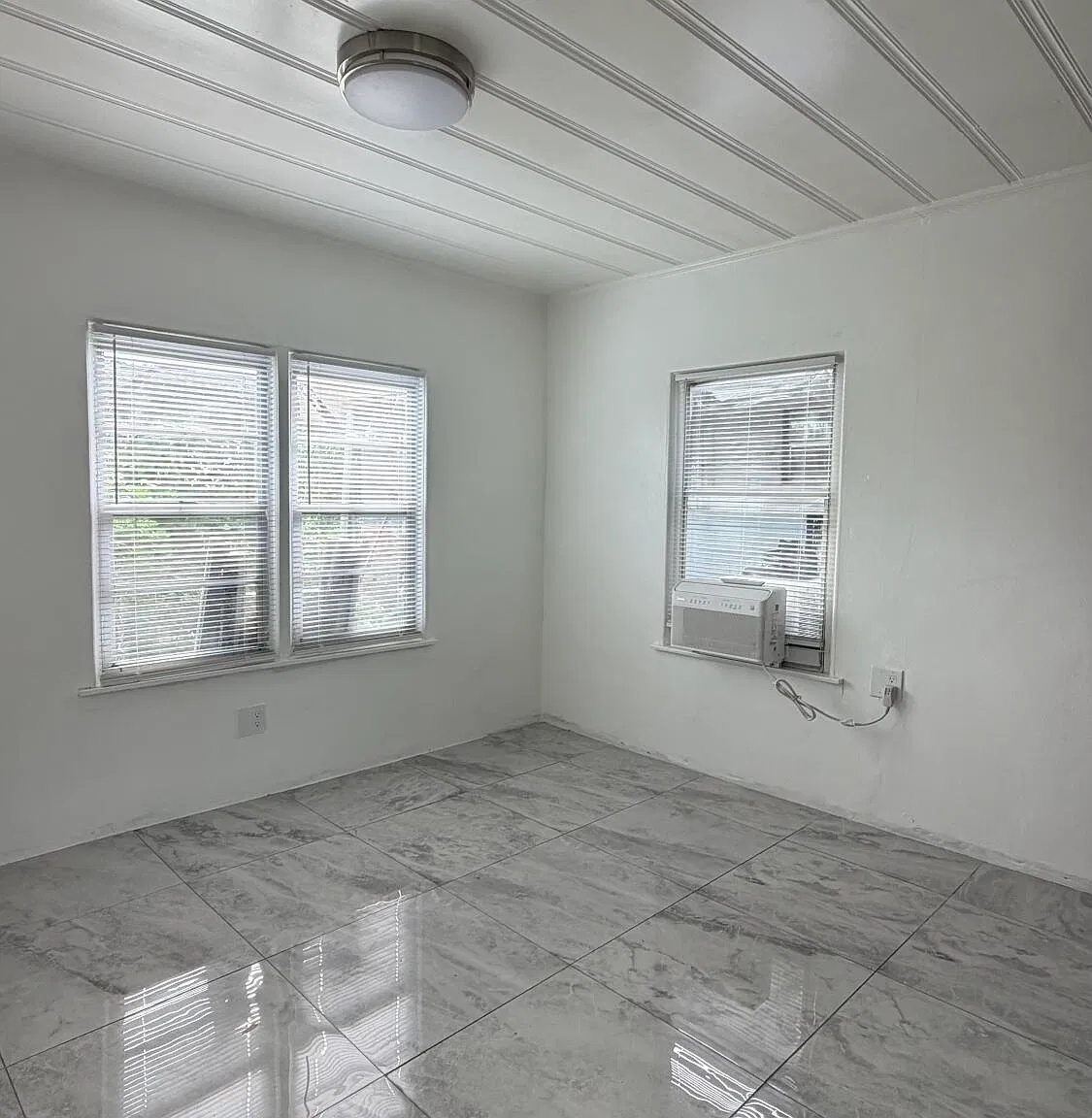 1 bed, 1.0 bath, 350 sqft, $1,390 — Photo 1