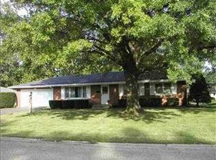 10 Grandview Dr, Normal, IL 61761