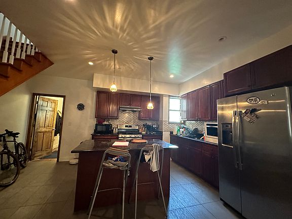 5th image of 1033 Mount Vernon St #1