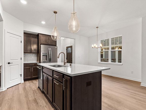 4th image of W204N17685 Laurel PLACE #801
