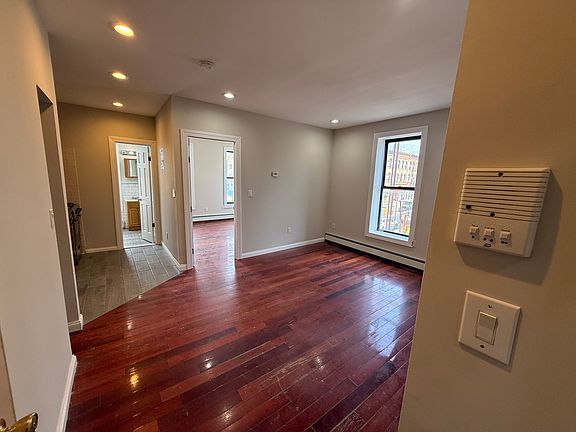 3rd image of 1199 Halsey St APT 2F