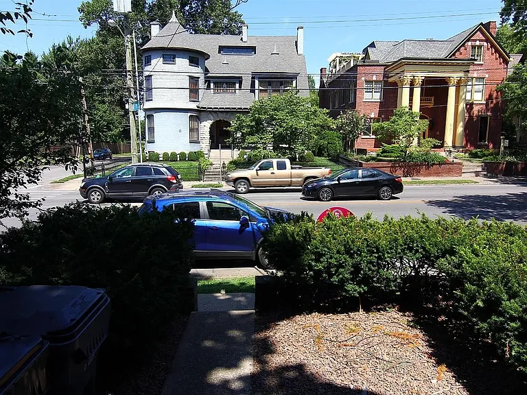 502 N Broadway — Photo 12