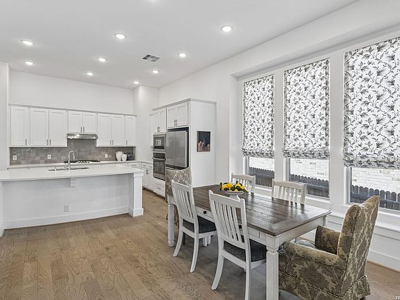 3rd image of 2913 Edinburgh Park