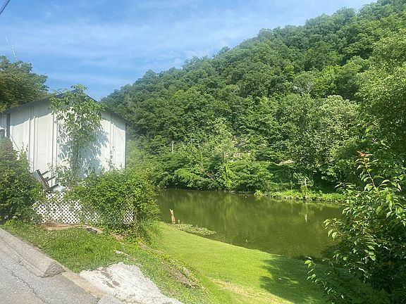 5th image of 188 Riverview Dr