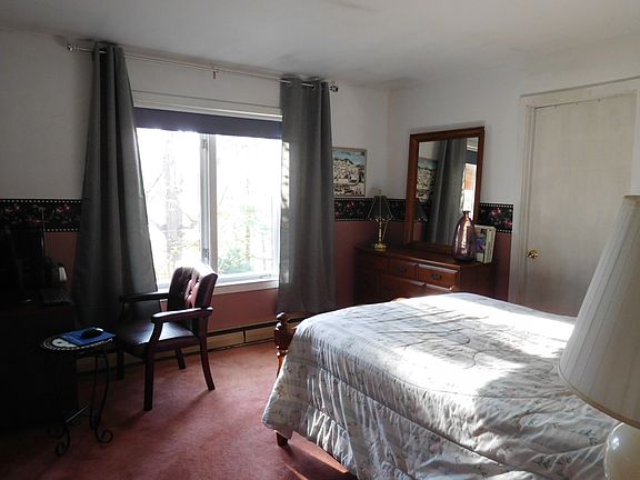 Bedroom& door to walk in