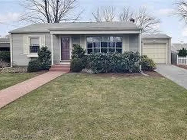 20 Deer St, Rumford, RI 02916