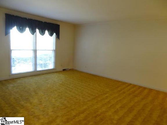 4th image of 6 Stonehedge Dr