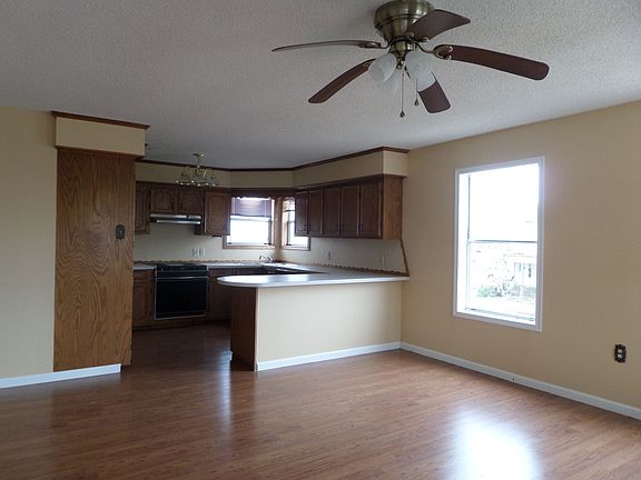 3rd image of 3745 Lake Breeze Dr