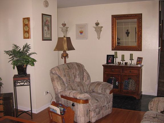 3rd image of 1904 Heather Dr