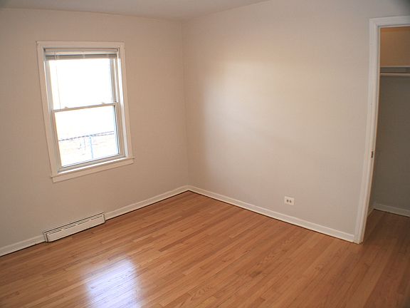 3rd image of 11024 S Eberhart Ave