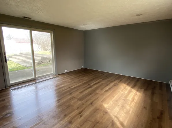 174 N Buhl Farm Dr, Hermitage, PA 16148