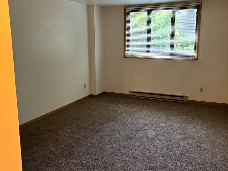 653 Brooks Pl — Photo 3