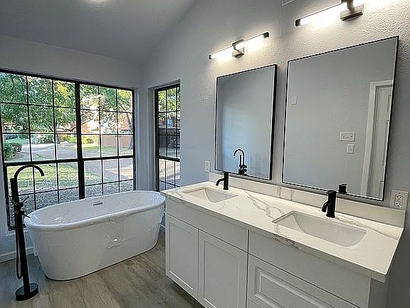 4th image of 3650 Park Trail Dr
