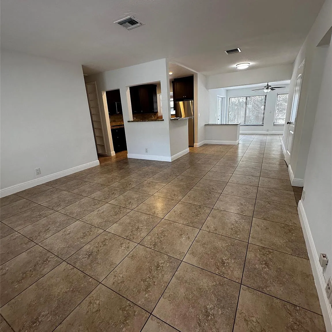 4 bed, 2.0 bath, 1772 sqft, $3,800 — Photo 3