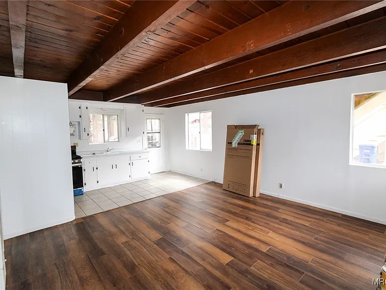 436 W Mojave Blvd — Photo 2