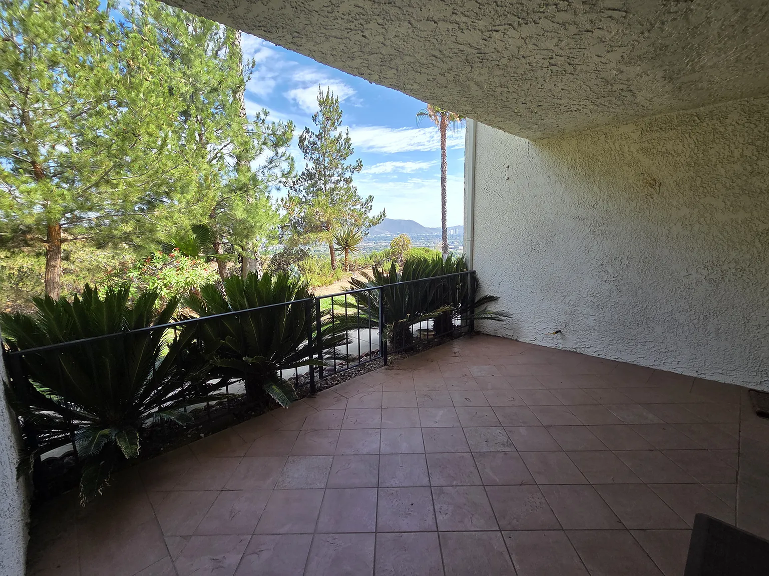 3 bed, 2.5 bath, 1602 sqft, $4,200 — Photo 4