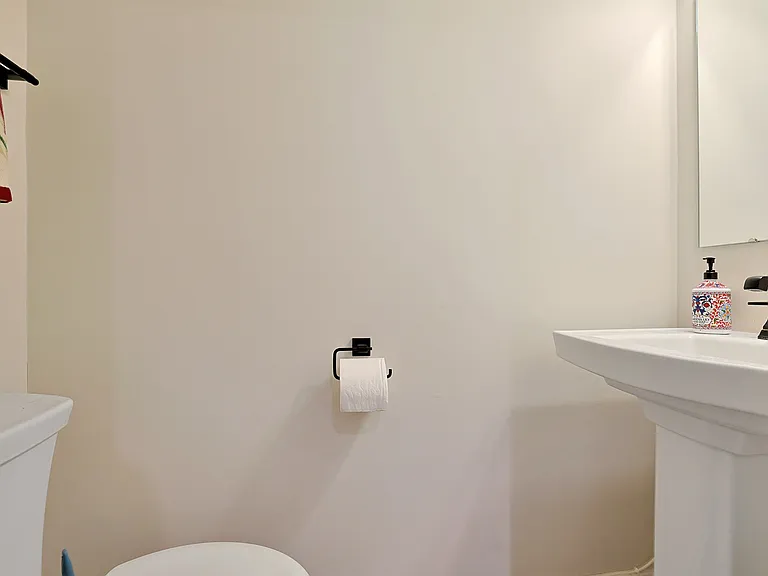 155 Canterbury Way — Photo 16