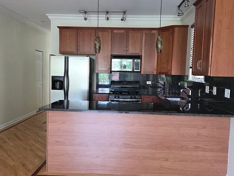 2647 W Haddon Ave #2 — Photo 3