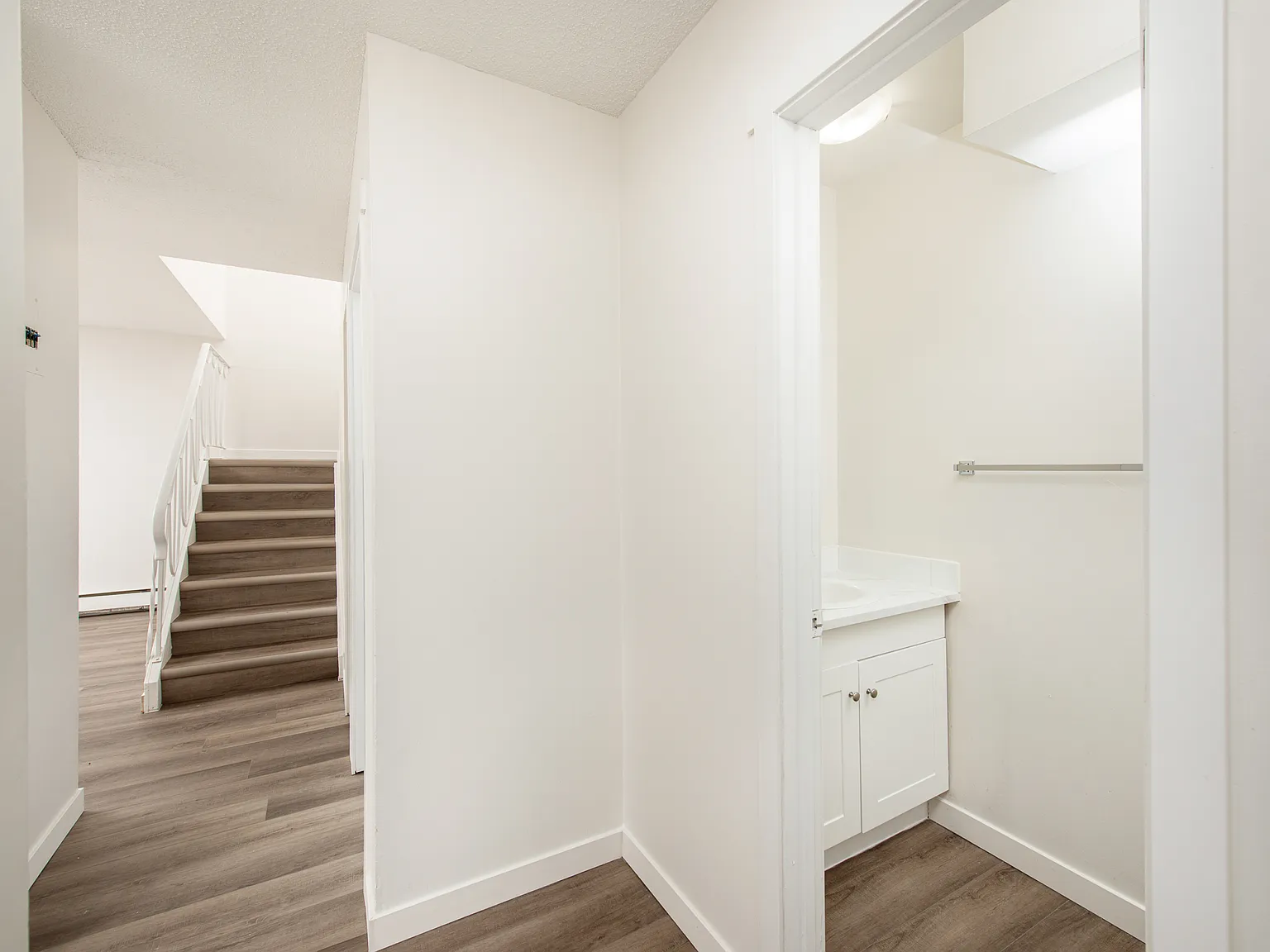 Pioneer Apartments — Photo 4