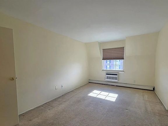4th image of 12-29 Diane Pl #195-U